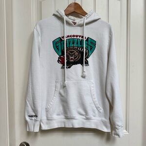 Mitchell & Ness Hardwood Classics Vancouver Grizzlies Nights pullover hoodie. M